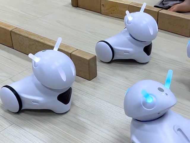 Child programming robot